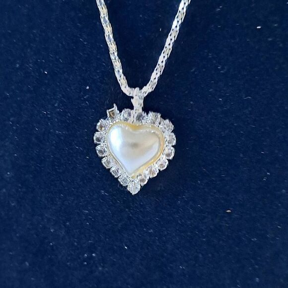 Heart Necklace and earring set Nwt - Picture 2 of 7